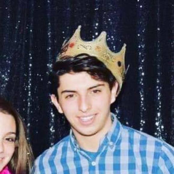 Profile Picture of Kevin Giano (@kevingiano) on Poshmark