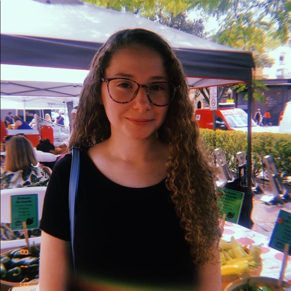 Profile Picture of Dina Ertel (@dinaertel) on Poshmark