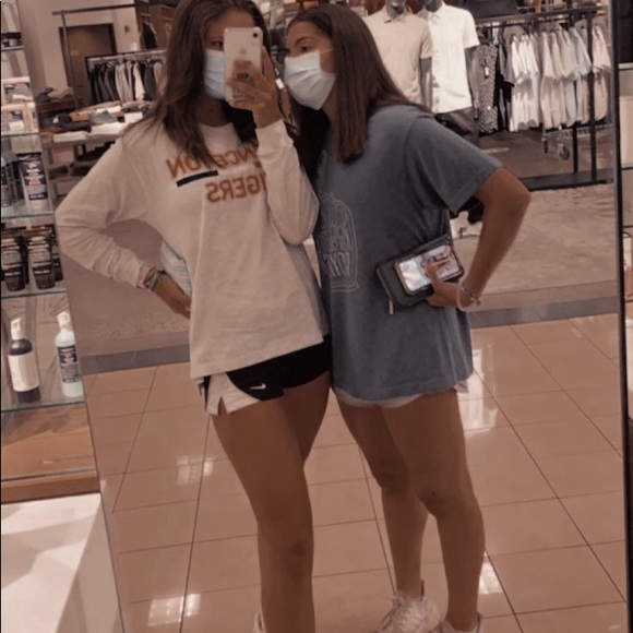 Profile Picture of Gabby Jupin (@gabby142005) on Poshmark