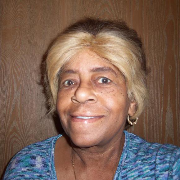 Profile Picture of Johnetta Cousin (@johnettacousin) on Poshmark