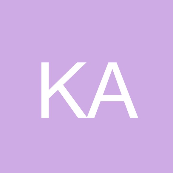 Profile Picture of Kate Ayers (@kateeayers) on Poshmark