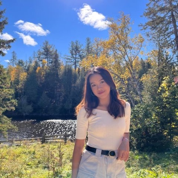 Profile Picture of Vy Phan huỳnh hạ (@vphan15) on Poshmark