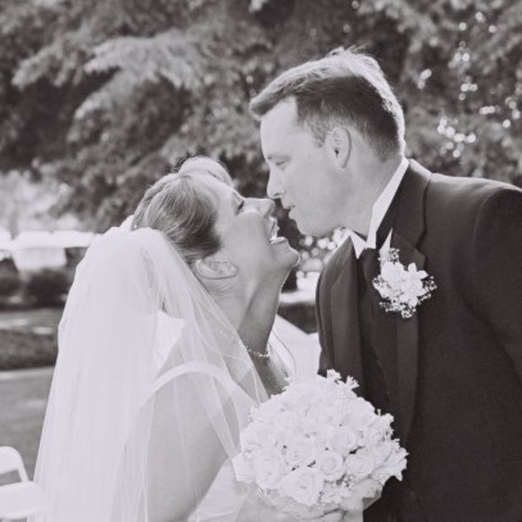 Profile Picture of Andrew Lovin (@andrewlovin) on Poshmark