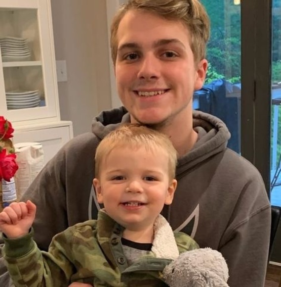 Profile Picture of Robin Pippin (@hartwell1964) on Poshmark