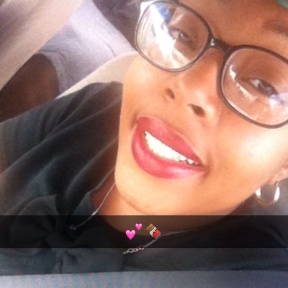 Profile Picture of Nashell Miller (@nashell_aaliyah) on Poshmark