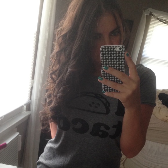 Profile Picture of Jillian Bisbano (@jillianscloset1) on Poshmark