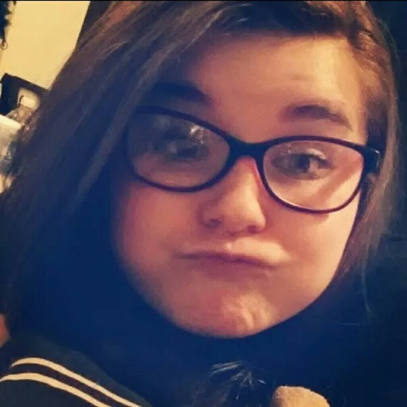 Profile Picture of Sierra Flint (@sflint2525) on Poshmark