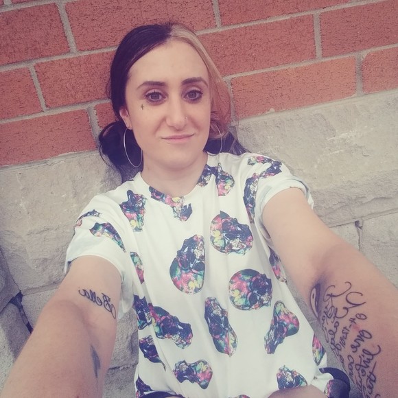 Profile Picture of Heather Zamet (@heatherx3beauty) on Poshmark