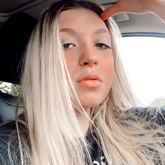 Profile Picture of Gracie Kubala (@gracie_anne1) on Poshmark