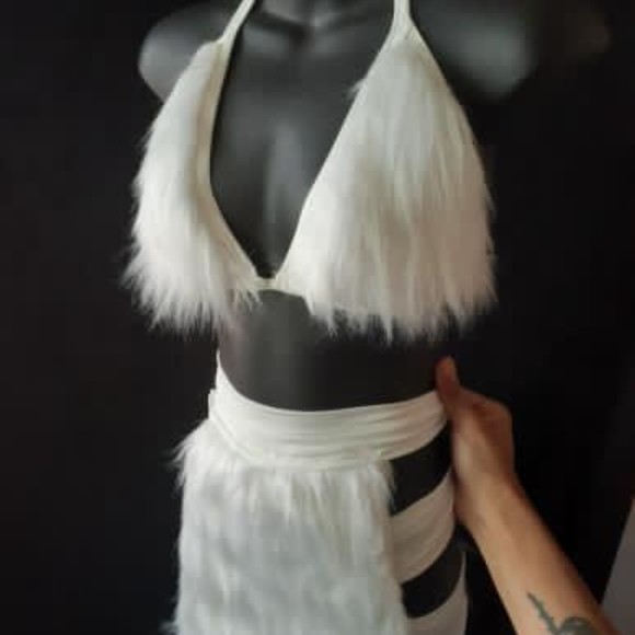 Profile Picture of T Walton (@azariadesigns) on Poshmark