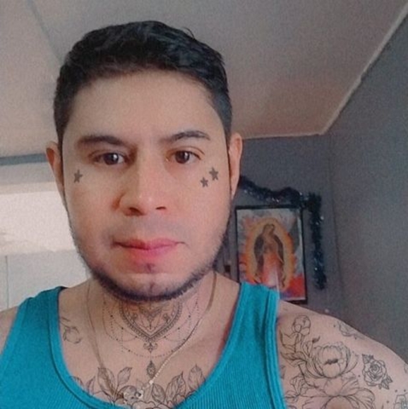 Profile Picture of Kevin Flores (@estebanmaceda90) on Poshmark