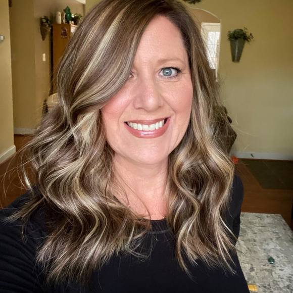 Profile Picture of Melanie Dunlap (@melmel2711) on Poshmark