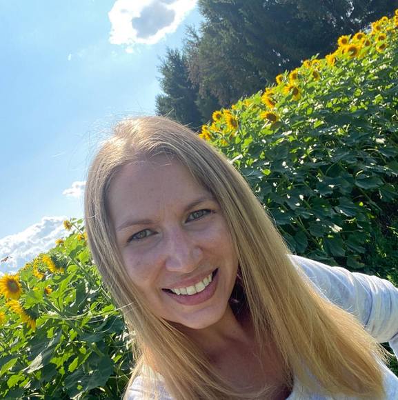 Profile Picture of Amanda Downs (@fritzers315) on Poshmark