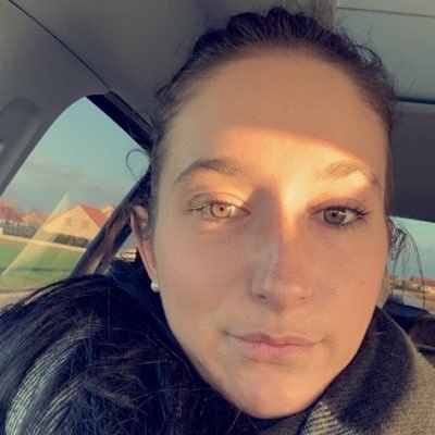 Profile Picture of Marie 🐺 (@Team_Lecrivain) on Twitter