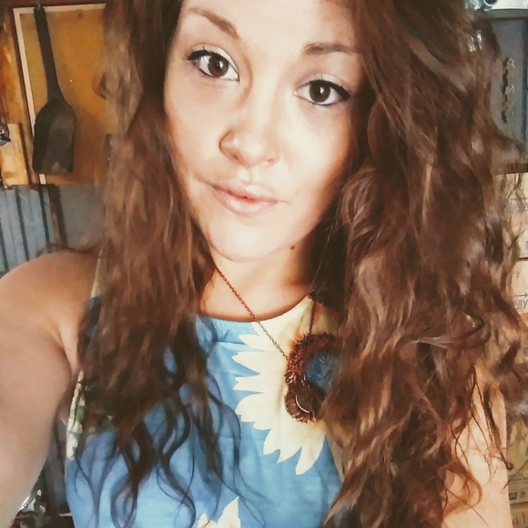 Profile Picture of Felicia Thrapp (@hondagurl_400ex) on Poshmark