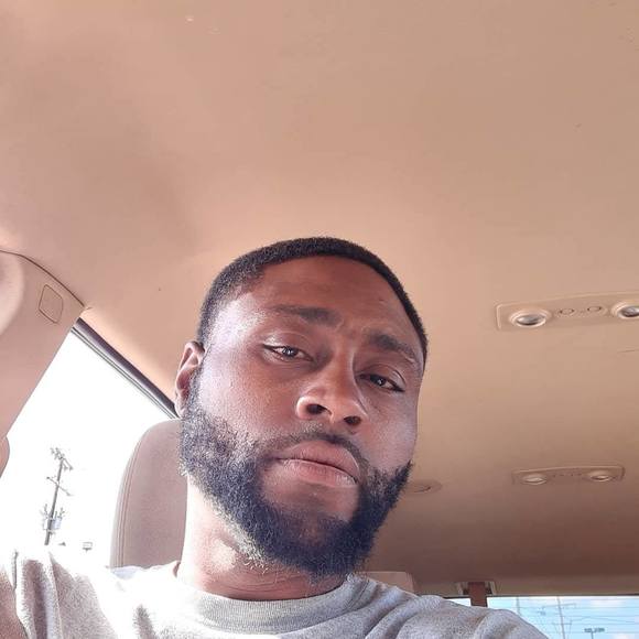 Profile Picture of Vincent Moore (@vincent83moore) on Poshmark