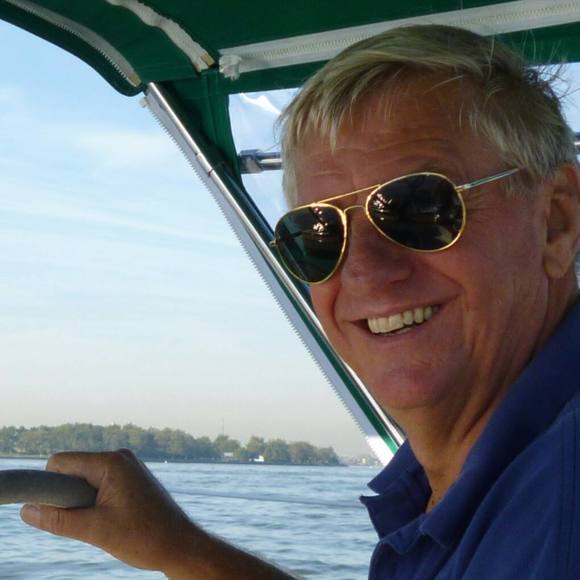 Profile Picture of John Woolcott (@johndww) on Poshmark