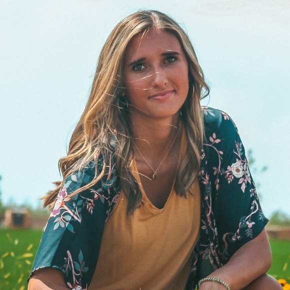 Profile Picture of Jessi Pytlinski (@jessipytlinski) on Poshmark