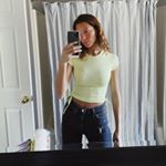 Profile Picture of Julia Davis (@juliadavisscloset) on Instagram