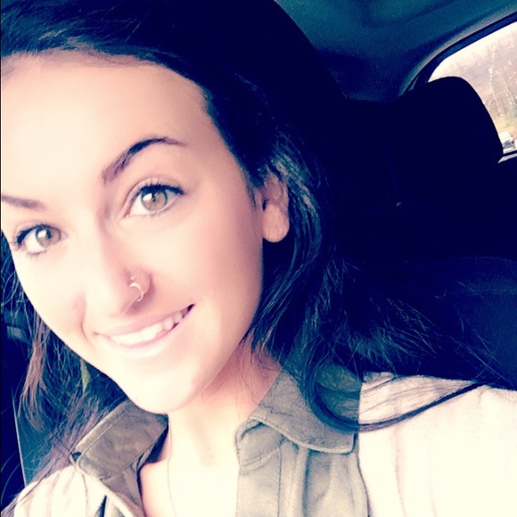 Profile Picture of Summer Stoken (@queensumma) on Poshmark