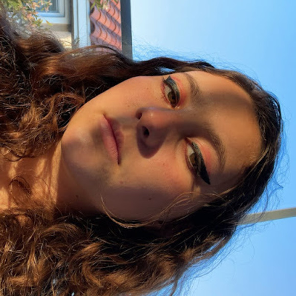 Profile Picture of Daphne Moyes (@riverbends) on Poshmark