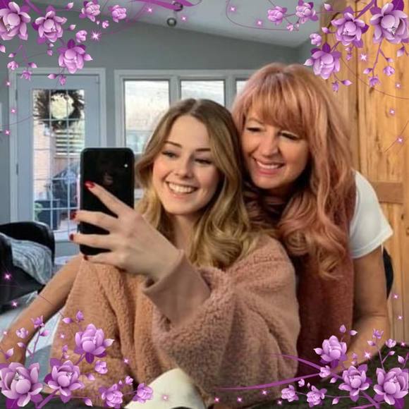 Profile Picture of Debbie Renaud (@dlrenaud) on Poshmark