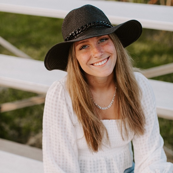 Profile Picture of Libby Miller (@libbymiller446) on Poshmark