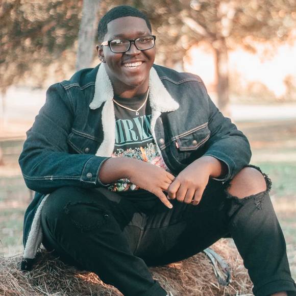 Profile Picture of Davonski Oliver (@vonski_2k20) on Poshmark