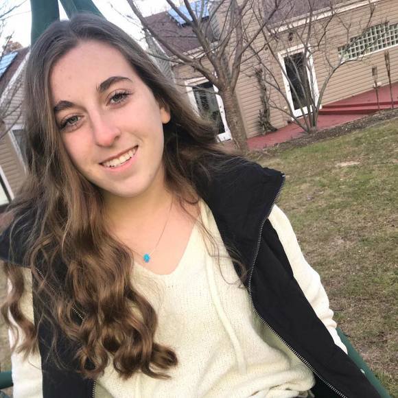 Profile Picture of Alexa Meyer (@alexameyer12345) on Poshmark