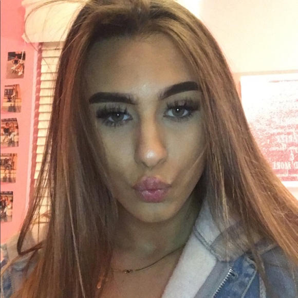 Profile Picture of Julia Poncharik (@juliaponcharik) on Poshmark