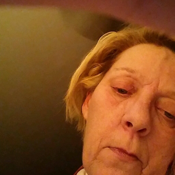 Profile Picture of Nicole Conville (@beckham2018) on Poshmark