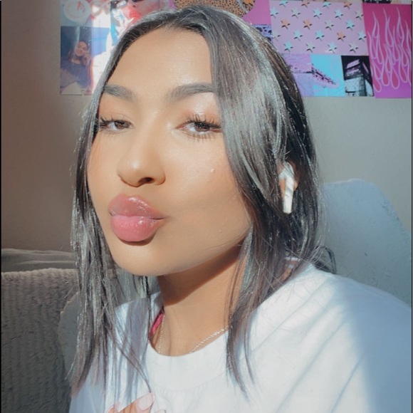 Profile Picture of Louis Scott (@alanajanea1) on Poshmark