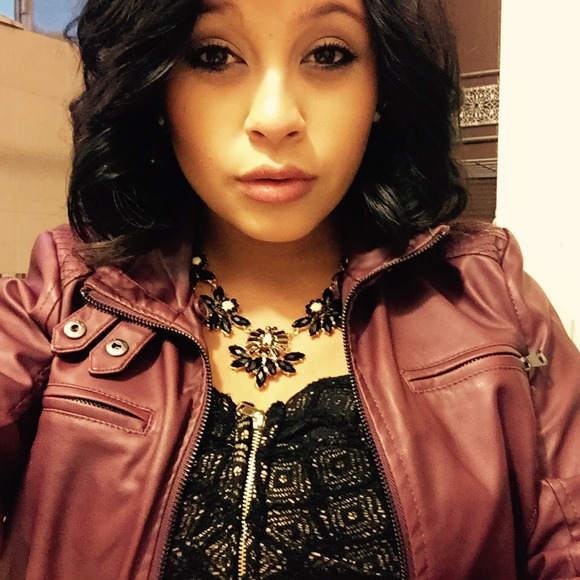 Profile Picture of Lorena Ayala (@lorrluvn) on Poshmark