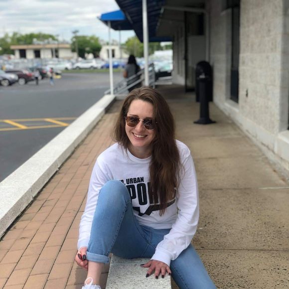 Profile Picture of Emily Bottomley (@emburns227) on Poshmark