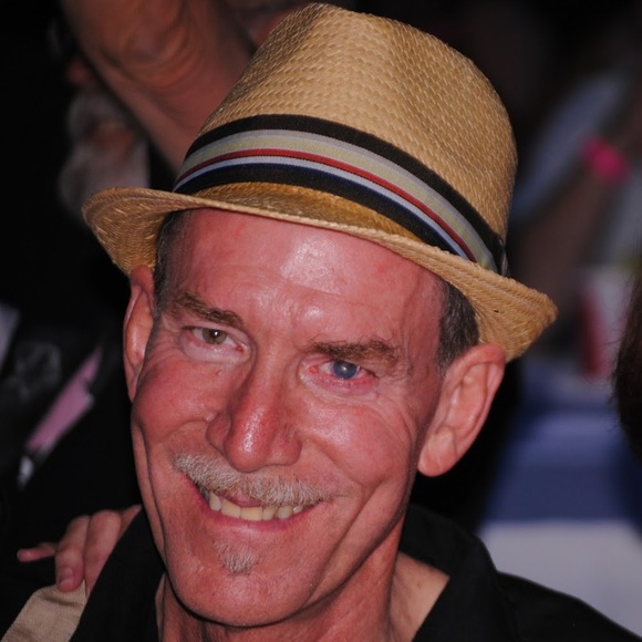 Profile Picture of John Glaza (@johnglaza) on Poshmark