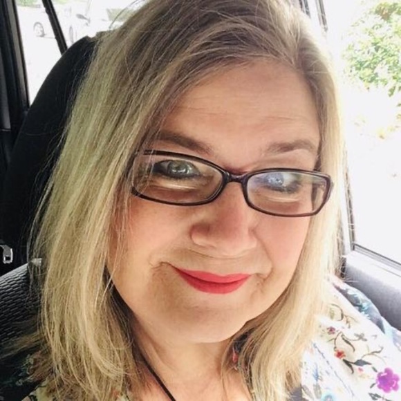 Profile Picture of Debby Bergstresser (@d_bergstresser) on Poshmark