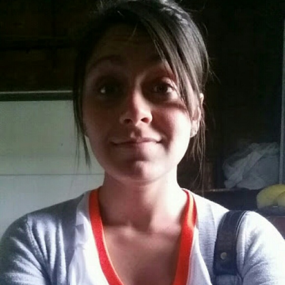 Profile Picture of Michelle Disabato (@michelled21) on Poshmark