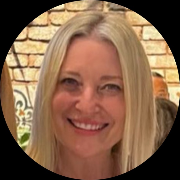 Profile Picture of Kristine Rzasa (@rzasa) on Poshmark