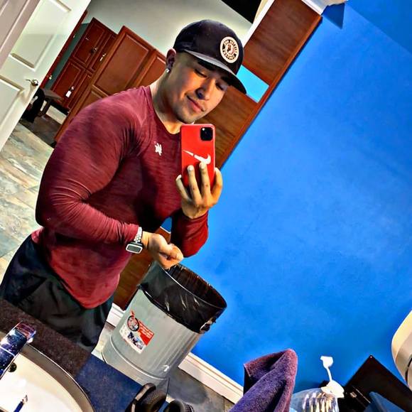 Profile Picture of Joe Orosco (@joeorosco13) on Poshmark