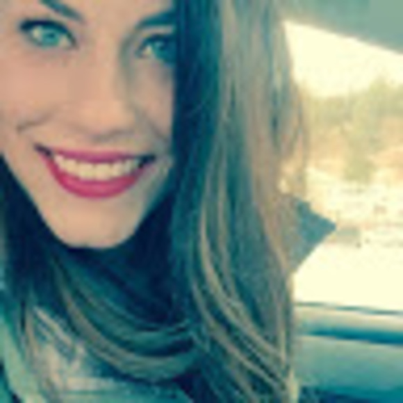 Profile Picture of Candace Wurdeman (@c_wurdeman) on Poshmark