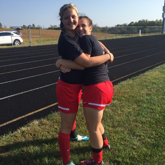 Becca Fleharty - Poshmark Profile Picture of Becca Fleharty (@heckbec) on Poshmark