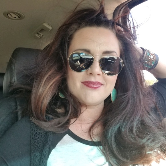 Profile Picture of Leah Colley (@leahcolley) on Poshmark