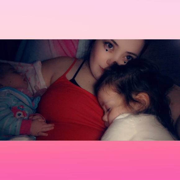 Profile Picture of Amanda Andries (@andries24) on Poshmark