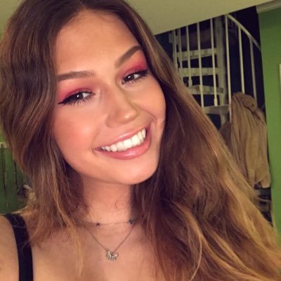 Profile Picture of Claire Collier (@claireabearr) on Twitter