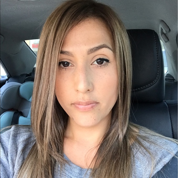Profile Picture of Roshel Huizar (@roshel2017) on Poshmark