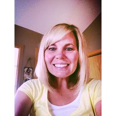 Profile Picture of Lori Lang (@lorialang) on Twitter