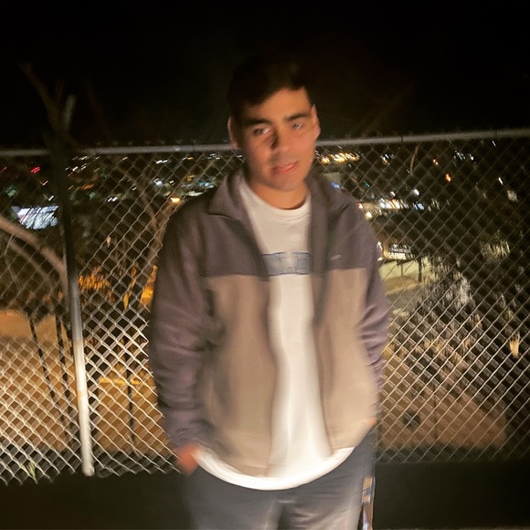 Profile Picture of Cesar Preciado (@cesxrq) on Poshmark