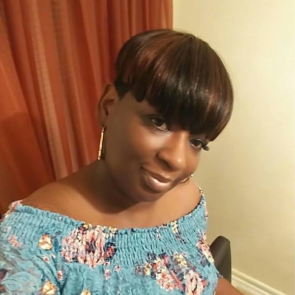 Profile Picture of Dezeta Lennon-thomas (@dezeta) on Poshmark