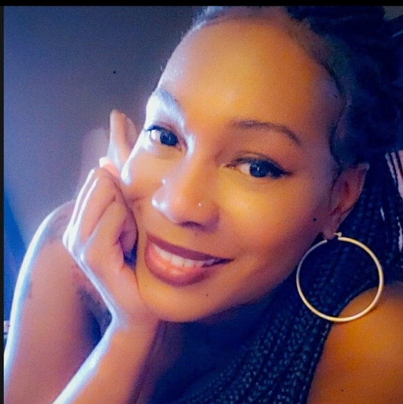 Profile Picture of Ann-marie Milhouse (@annmilhouse) on Poshmark