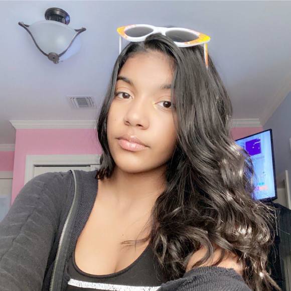 Profile Picture of Crisbel Dilone (@crisbel123) on Poshmark